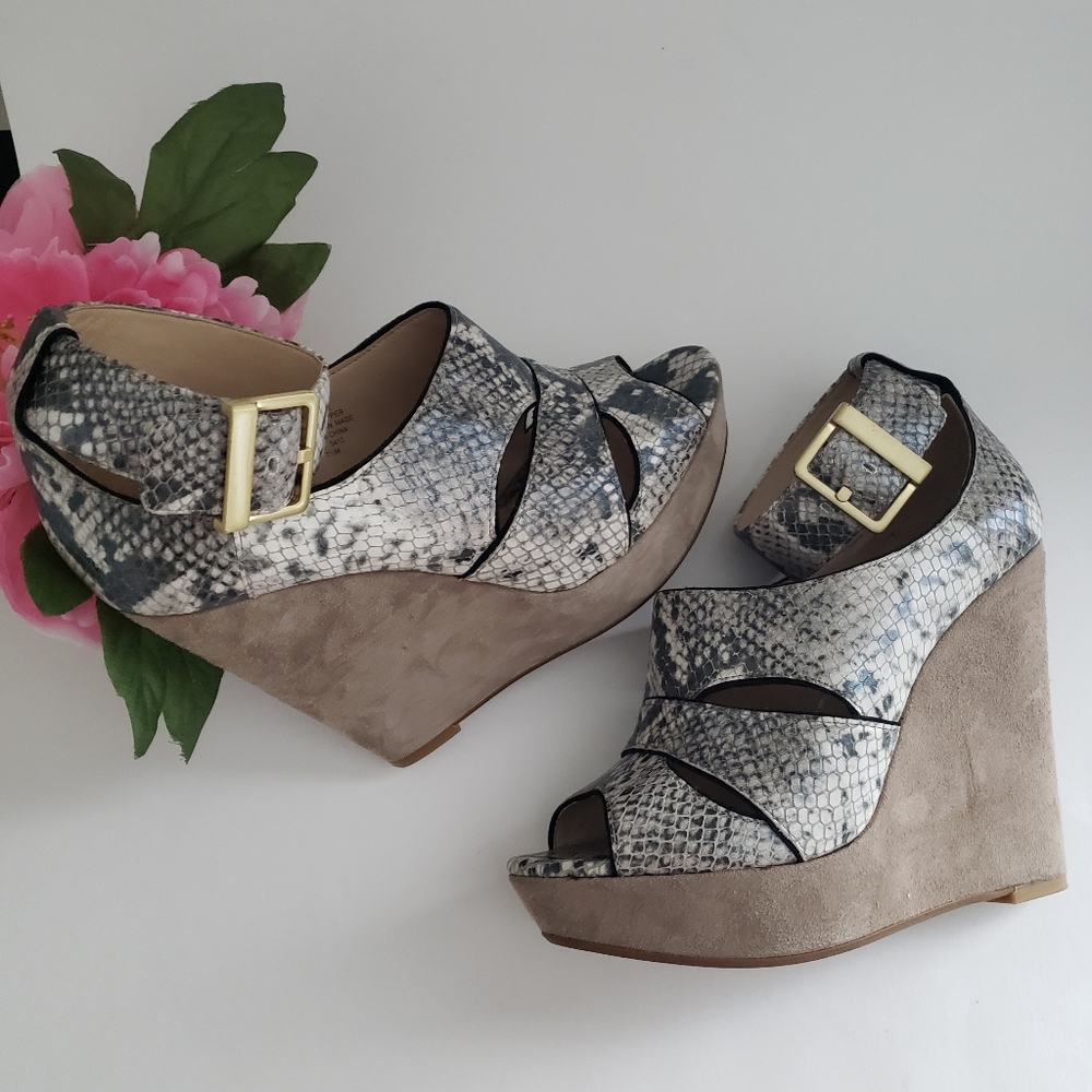 Joan David Dadollee Ankle strap Snake prin…